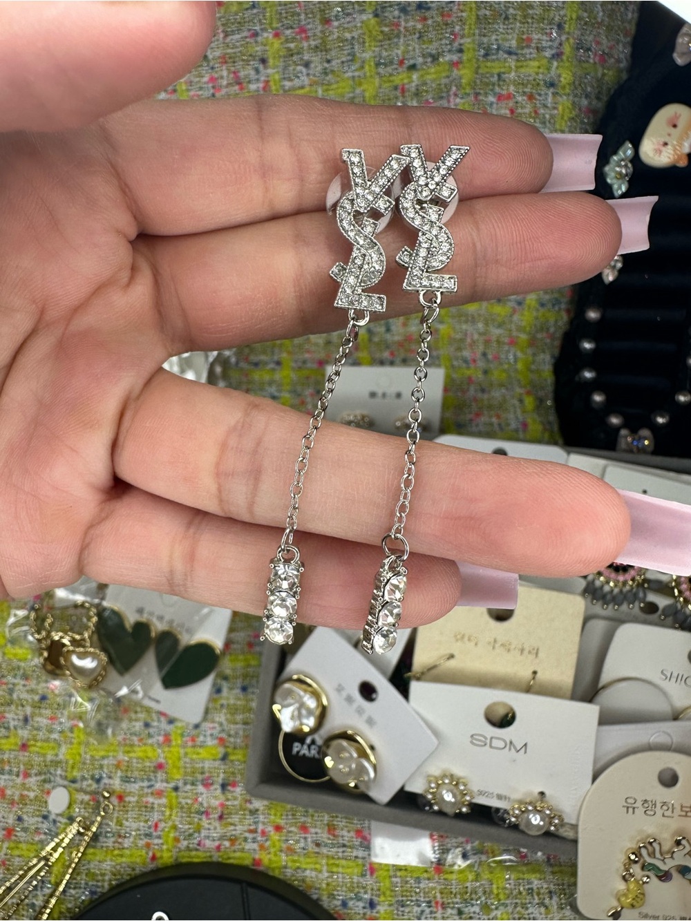 A great Silver Crystal Drop Earrings - Silver